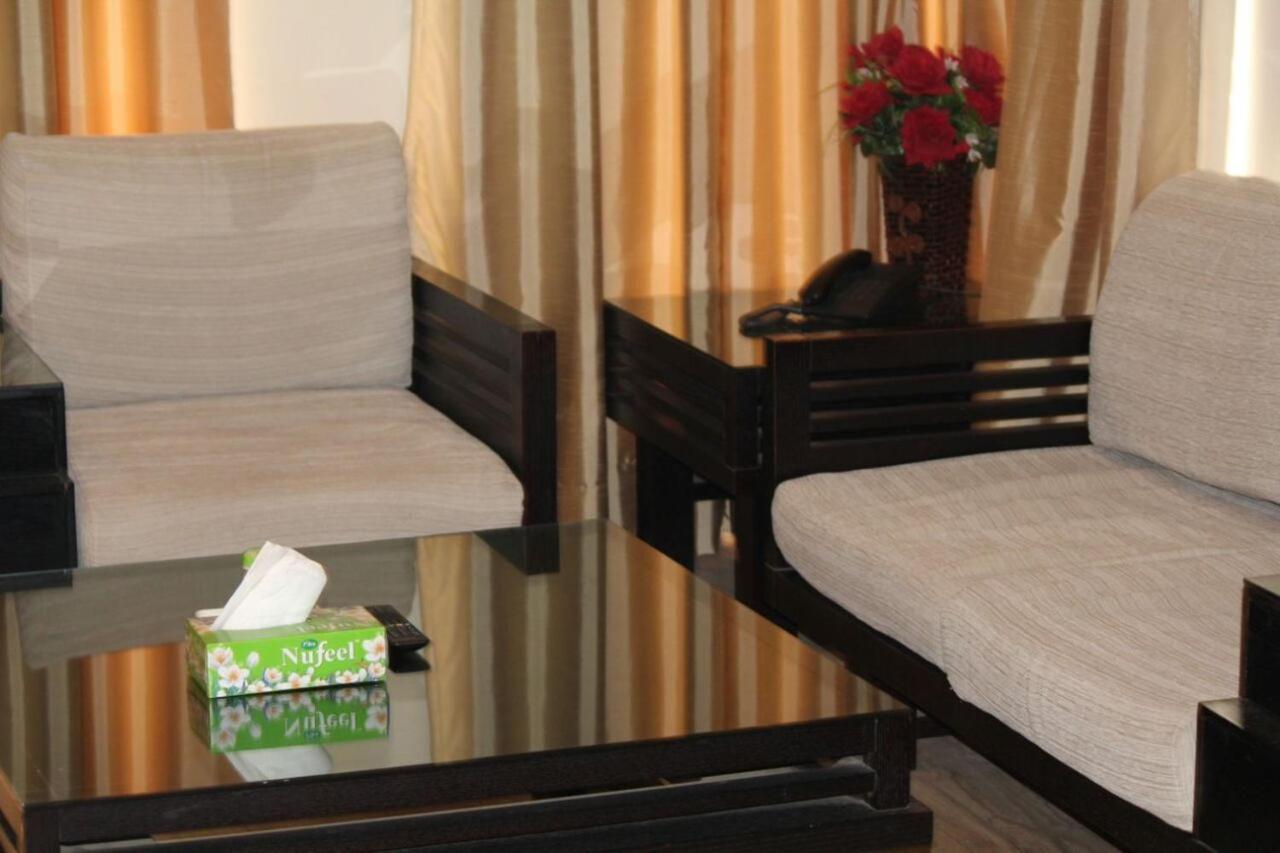 Hotel Vipul Grand Гургаон Экстерьер фото